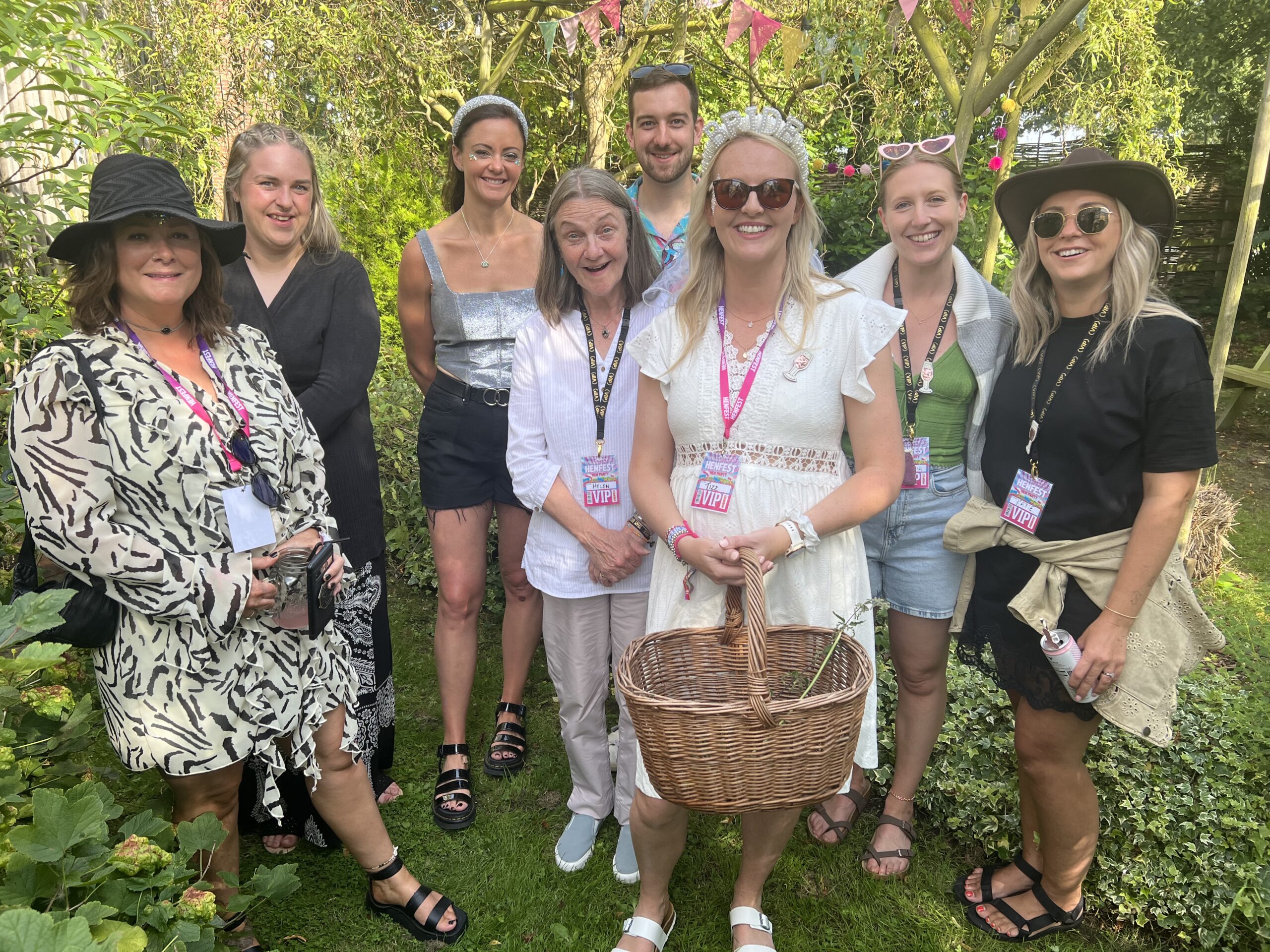 Foraging hen party activity